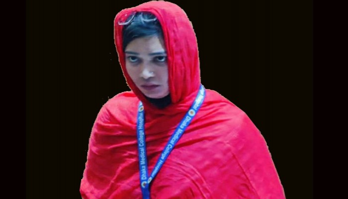 ঢামেকে ভুয়া ছাত্রী আটক