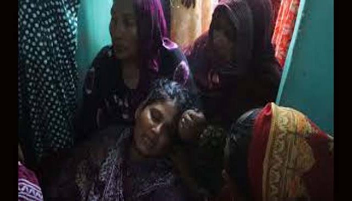 নওগাঁয় একই পরিবারের চারজনকে হত্যা!