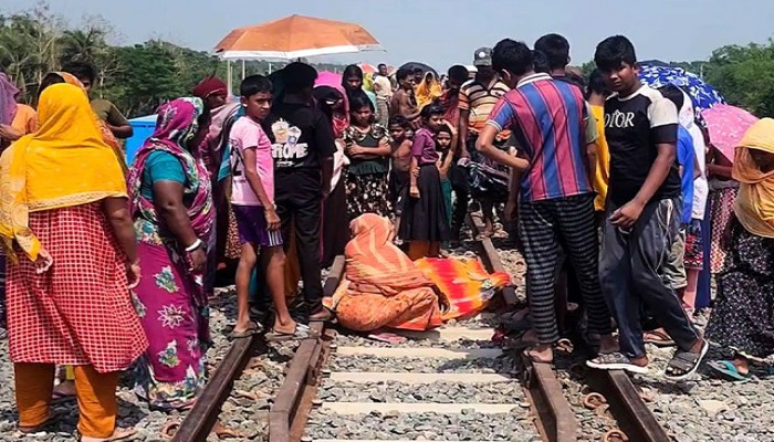 ট্রেনে কাটা পড়ে মা ও শিশু সন্তান নিহত