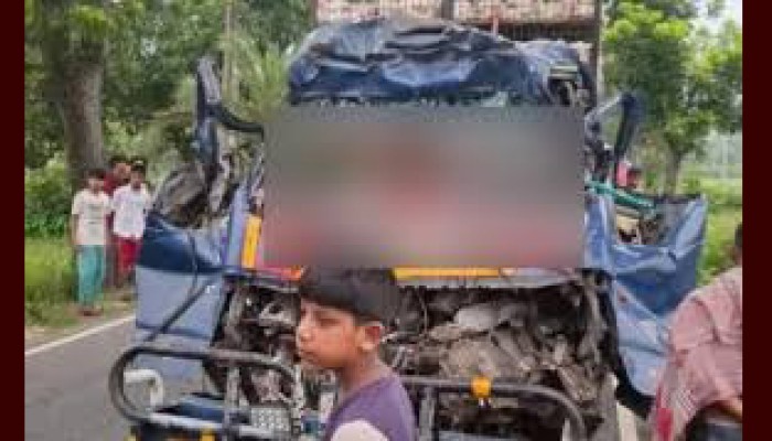 ট্রাকের পেছনে পিকআপের ধাক্কা, নিহত ৪