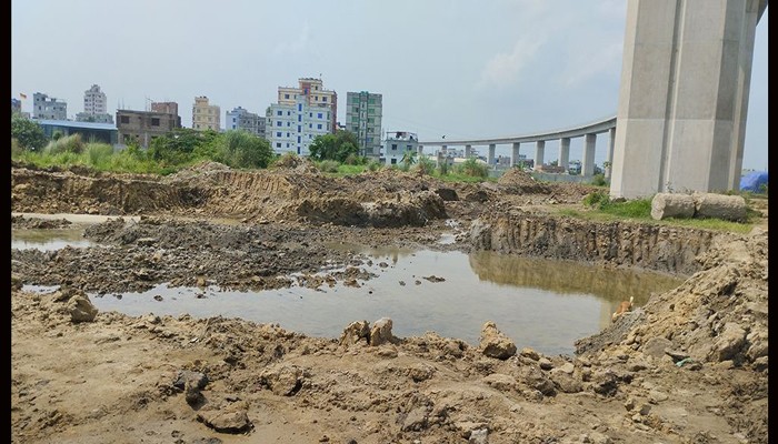 পদ্মা সেতু রেল সংযোগ সেতুর পিয়ারের নিচের মাটি কেটে বিক্রি!