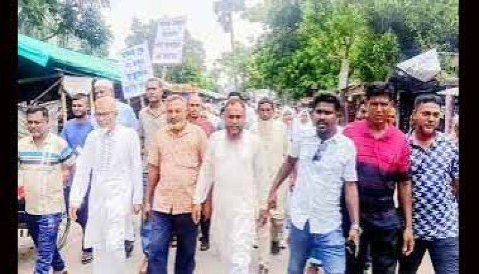 ছাত্রীকে শ্লীলতাহানির অভিযোগে শিক্ষকের বিরুদ্ধে বিক্ষোভ
