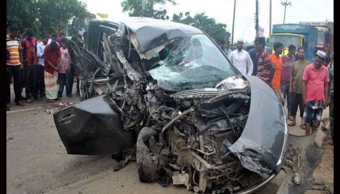 মাইক্রোবাস-ট্রাকের মুখোমুখি সংঘর্ষে দুইজনের মৃত্যু, আহত ৭