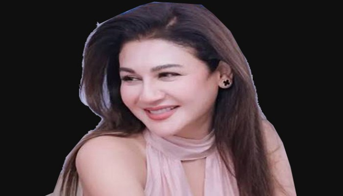 মিষ্টি হাসিতে সোশ্যাল মিডিয়া মাতালেন জয়া আহসান