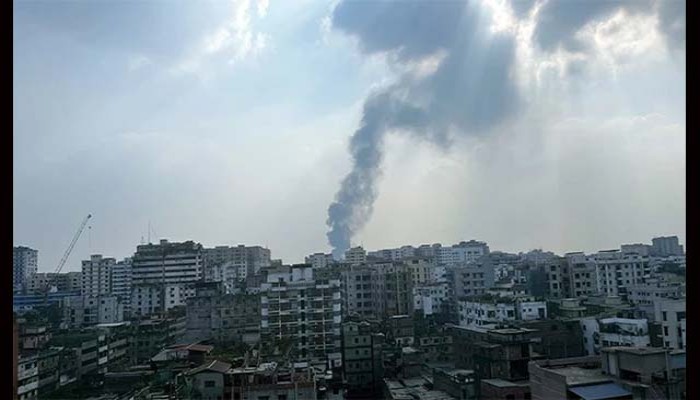 পুরান ঢাকায় ভয়াবহ আগুন, নিয়ন্ত্রণে ৫ ইউনিট