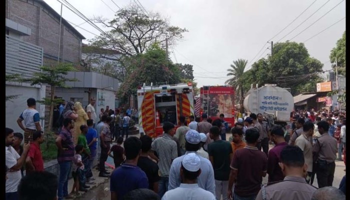 ওষুধ কারখানায় ভয়াবহ আগুন, নিয়ন্ত্রণে ১০ ইউনিট