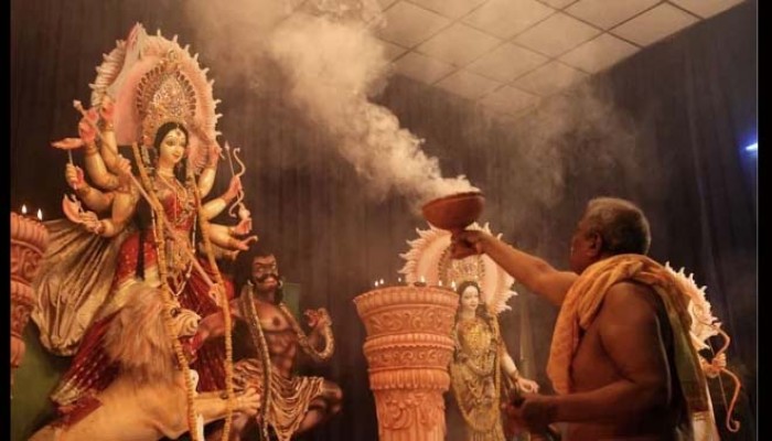 আজ মহানবমী, মণ্ডপে বিদায়ের সুর