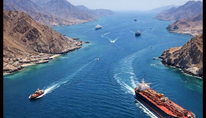 ট্রাম্প আশ্বস্ত করলেও হরমুজ পাড়ি দিতে নারাজ চার শতাধিক জাহাজ