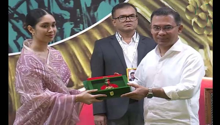 খালেদা জিয়ার পক্ষে স্বাধীনতা পুরস্কার গ্রহণ করলেন জাইমা রহমান