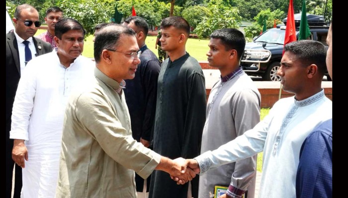 সেনা সদস্যদের সঙ্গে ঈদুল আজহার শুভেচ্ছা বিনিময় প্রধানমন্ত্রীর