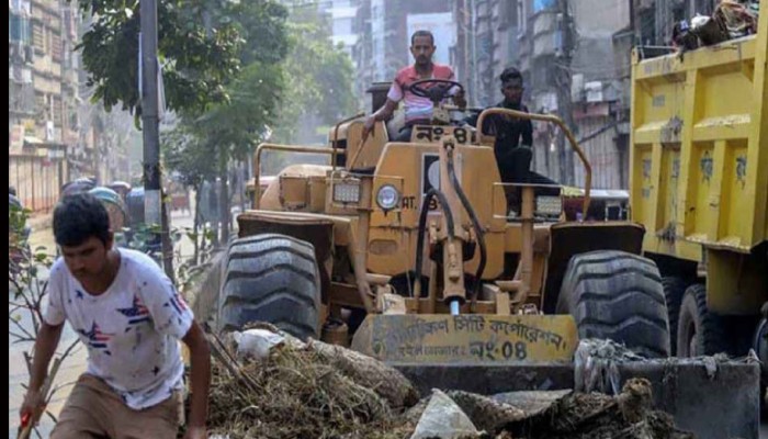 ঢাকায় পশু কোরবানির পর চলছে বর্জ্য অপসারণ