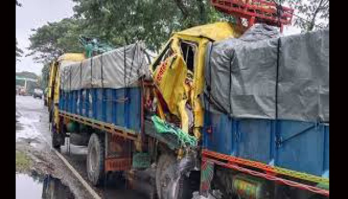 নাটোরে দুই ট্রাকের সংঘর্ষে ট্রাকচালক নিহত