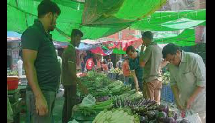 সপ্তাহের বাজারে আগের দামেই চাপে সাধারণ মানুষ