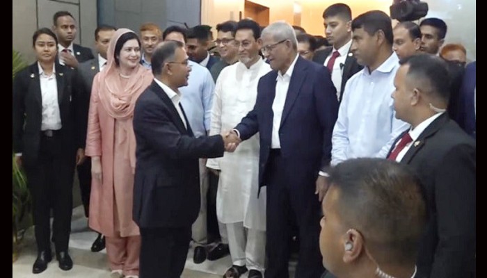 সফর শেষে দেশে ফিরেছেন প্রধানমন্ত্রী