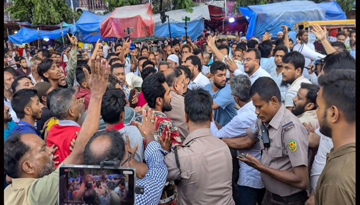 গুলিস্তানে জামায়াতের মিছিলে হামলা
