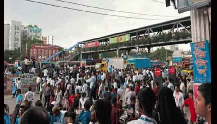 আবারও রাজপথে শিক্ষার্থীরা তিন দাবি নিয়ে
