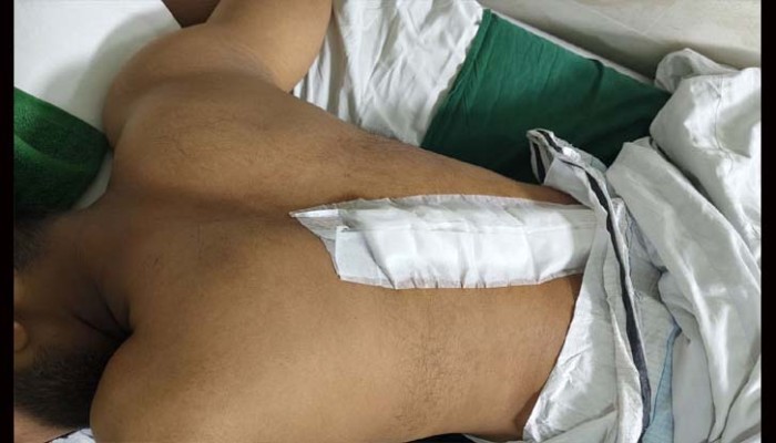 মোহাম্মদপুরে পুলিশ কর্মকর্তাকে ছুরিকাঘাত