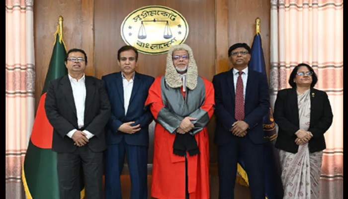 প্রধান বিচারপতির কাছে শপথ নিলেন পিএসসির চার সদস্য