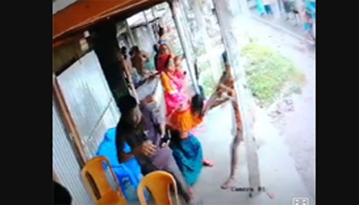মামলা হলেও গ্রেপ্তার নেই, চরম নিরাপত্তাহীনতায় সাংবাদিকের পরিবার