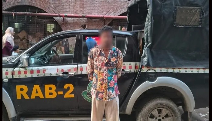 শীর্ষ সন্ত্রাসী ‘চুয়া সেলিম’ ও ‘বোমা রতন’ গ্রেপ্তার
