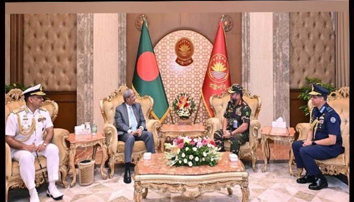 রাষ্ট্রপতির সঙ্গে তিন বাহিনীর প্রধানগণের সৌজন্য সাক্ষাৎ