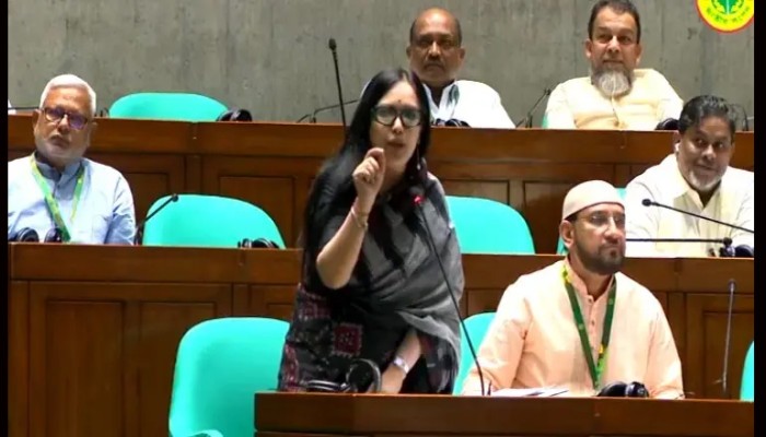 বিদ্যুৎ নিয়ে দুষ্টু লোকেরা বলে, ‌‘টুকু আসে, টুকু যায়’