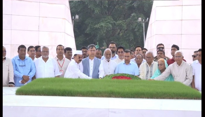 জিয়াউর রহমান ও খালেদা জিয়ার সমাধিস্থলে প্রধানমন্ত্রীর শ্রদ্ধা