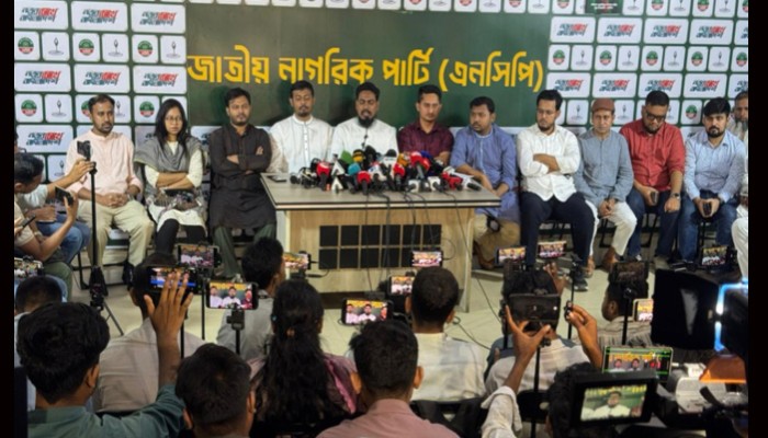 বিএনপি সরকার জনগণ থেকে বিচ্ছিন্ন হয়ে পড়ছে: আখতার হোসেন