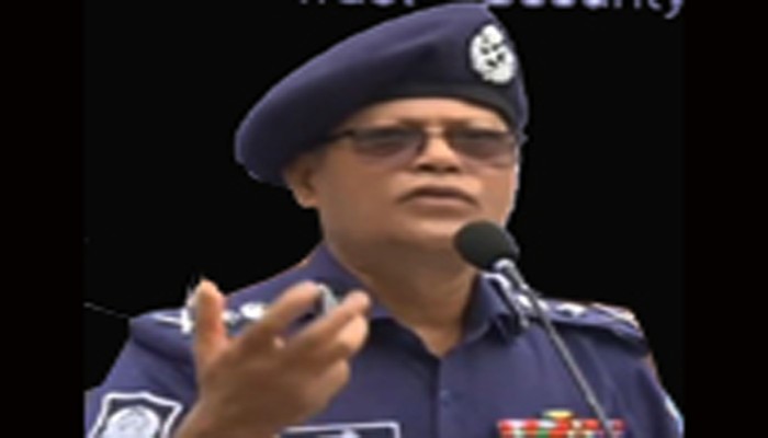 আইনের ফাঁকফোকরের কারণে অপরাধীদের বেশি দিন আটকে রাখা যায় না : আইজিপি