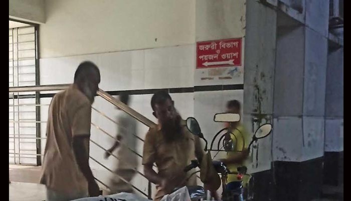 সড়কে ঝরল ইমাম ও মাদরাসাশিক্ষকের প্রাণ