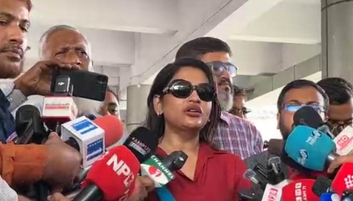 ইতালি থেকে দেশে ফিরলেন বাঁধন, বিমানবন্দরে যা বললেন অভিনেত্রী