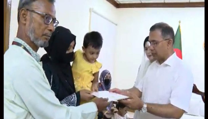 শহীদ ২ সেনাসদস্যের পরিবারকে আর্থিক সহায়তা প্রধানমন্ত্রীর